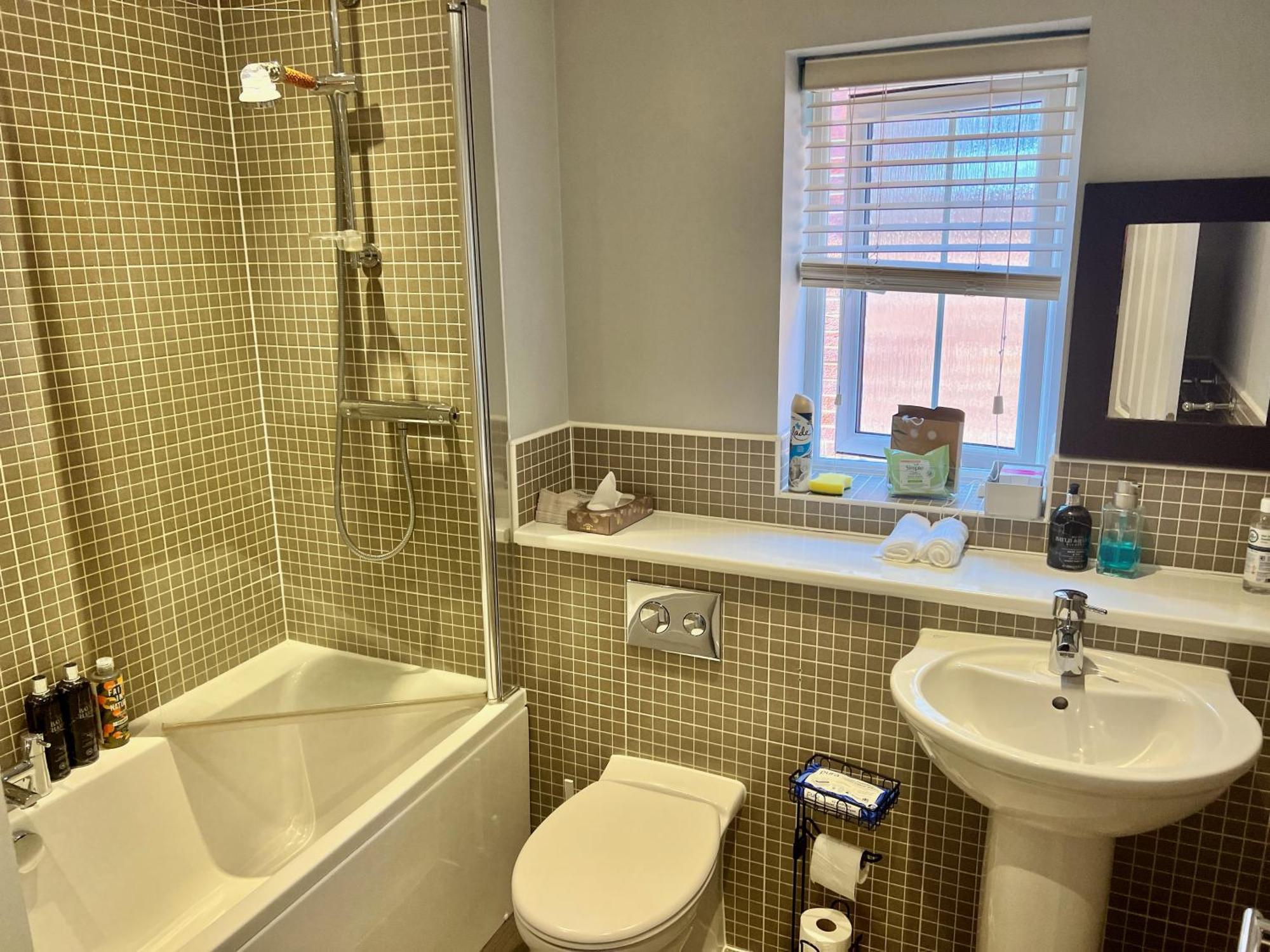 Double B&B Room In Southwater With Private Bathroom And Parking Экстерьер фото